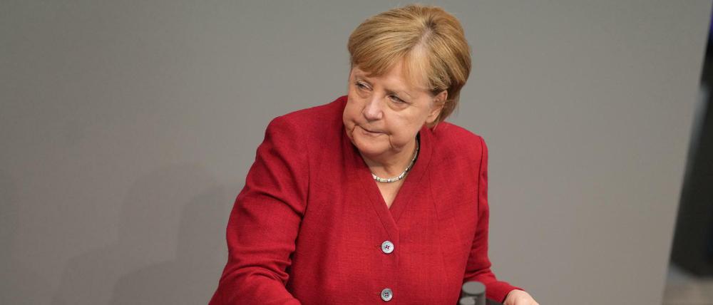 Bundeskanzlerin Angela Merkel bei ihrer Regierungserklärung zur Lage in Afghanistan bei der Sondersitzung des Bundestags.