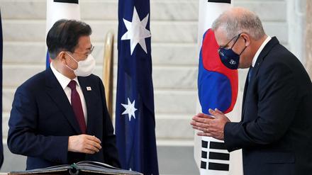 Der australische Premierminister Scott Morrison begrüßt den südkoreanischen Präsidenten Moon Jae-in.