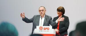 Norbert Walter-Borjans und Saskia Esken, die beiden neuen Bundesvorsitzenden der SPD. 