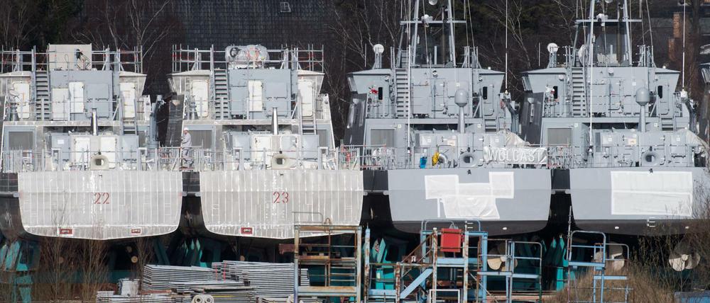 Küstenschutzboote für Saudi-Arabien liegen auf dem Werftgelände der zur Lürssen-Werftengruppe gehörenden Peene-Werft in Wolgast. Sie können weiterhin nicht ausgeliefert werden.