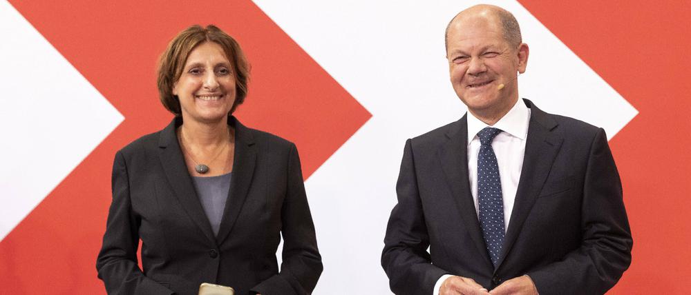 Das Ehepaar Britta Ernst und Olfa Scholz bei einer SPD-Wahlparty im Jahr 2021.