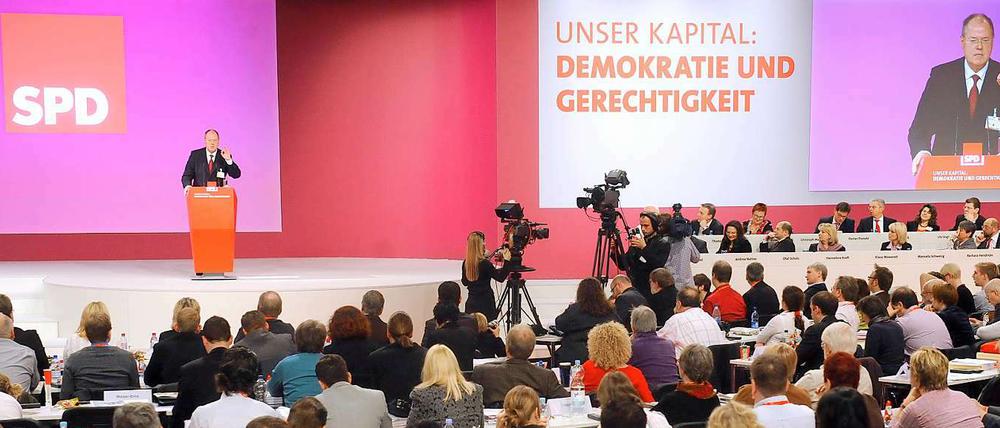 Der SPD-Parteitag in Berlin. Vorn auf dem Podium: Peer Steinbrück.