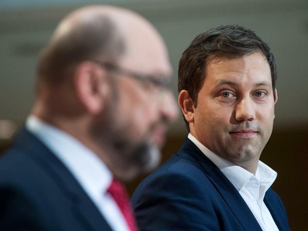 Martin Schulz und der designierte SPD-Generalsekretär Lars Klingbeil während der Pressekonferenz im Willy-Brandt-Haus in Berlin. 