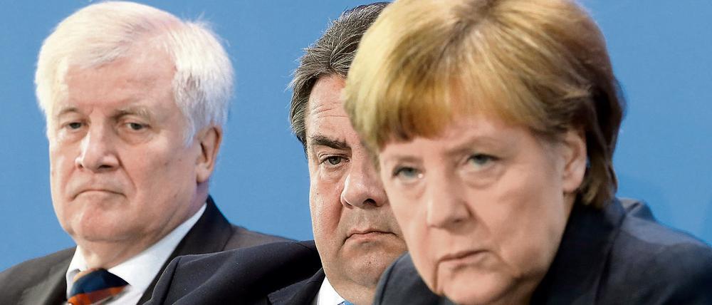 CSU-Chef Horst Seehofer (l-r), SPD-Chef Sigmar Gabriel (SPD) und Bundeskanzlerin Angela Merkel (CDU). 