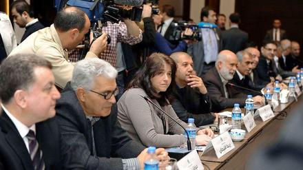 Vertreter der syrischen Opposition bei ihrem Treffen am Montag in Istanbul.