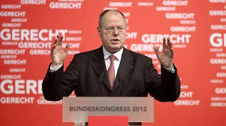 Öffentliches Image. SPD-Kanzlerkandidat Peer Steinbrück arbeitet hart daran, das Bild des arroganten Besserwissers zu korrigieren.