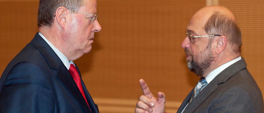 Wer gibt hier wem Ratschläge? Martin Schulz unterhält sich Ende Oktober 2012 am Rande einer SPD-Vorstandsitzung mit Peer Steinbrück, der damals gerade zum Kanzlerkandidat ausgerufen worden war.
