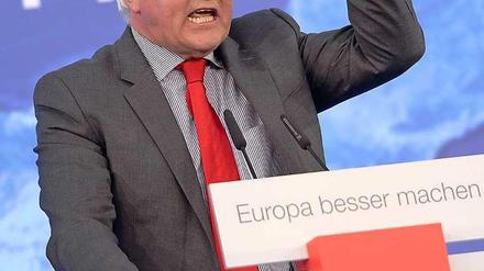 Europa auch gegen Pöbler verteidigen: Steinmeier beim SPD-Wahlkampf auf dem Alexanderplatz