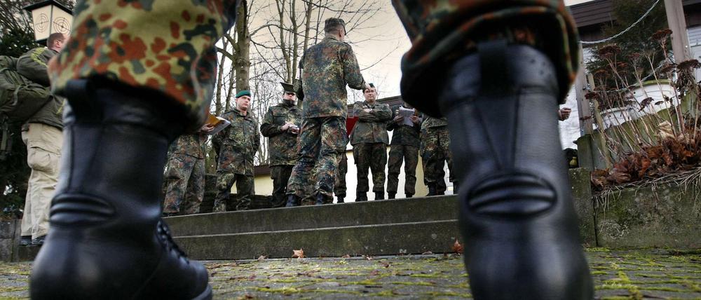 Der Bundeswehrgeheimdienst hat eine Politikerliste bei einem rechtsextremen Reservisten entdeckt (Symbolbild).