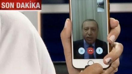 Schon jetzt eine historische Aufnahme: Erdogan im Facetime-Gespräch mit CNN Türk.