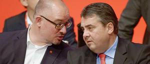 Der Vorsitzende der SPD-Berlin Jan Stöß mit SPD-Chef Sigmar Gabriel auf dem Bundesparteitag der SPD in Leipzig