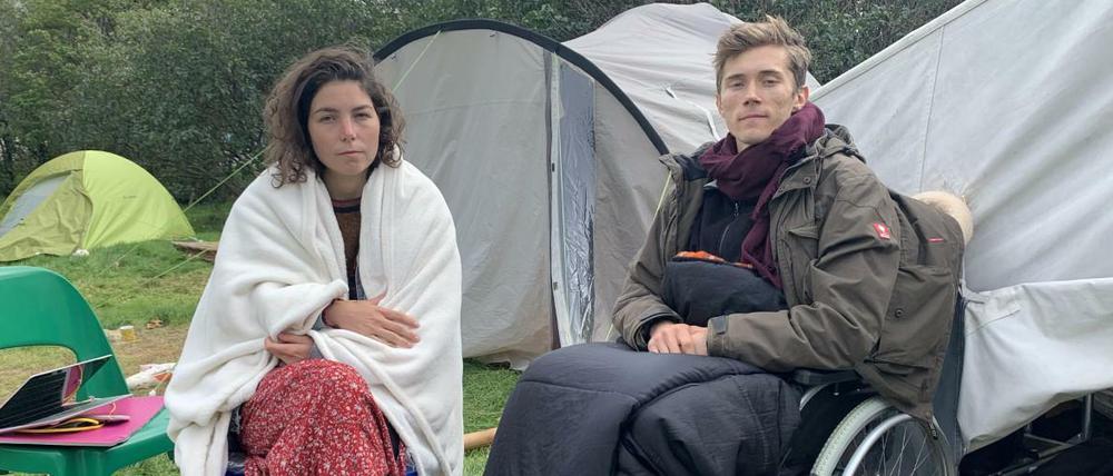 Lea Bonasera und Henning Jeschke im Protest-Camp.