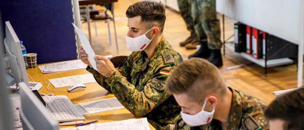 Unterstützung für die Gesundheitsverwaltungen kam zwischenzeitlich von der Bundeswehr.