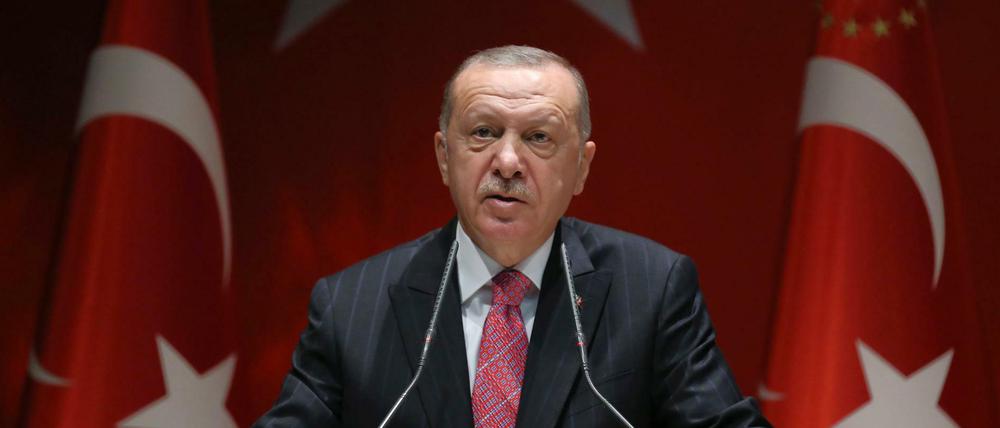 Im Streit um Gasvorkommen im Mittelmeer hat Erdogan dem Nachbarn Griechenland Heimtücke vorgeworfen.
