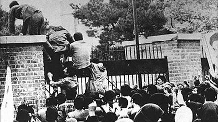 Radikale iranische Studenten hatten Anfang November 1979 die US-Botschaft in Teheran gestürmt. 