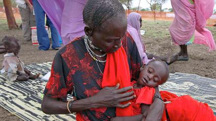 Hunger. Mehr als 200 000 Menschen sind aus dem umkämpften Grenzgebiet in den Südsudan oder nach Äthiopien geflohen. In den provisorischen Flüchtlingslagern gibt es kaum Wasser, nicht genug zu essen und nur in einigen Fällen eine medizinische Versorgung. 