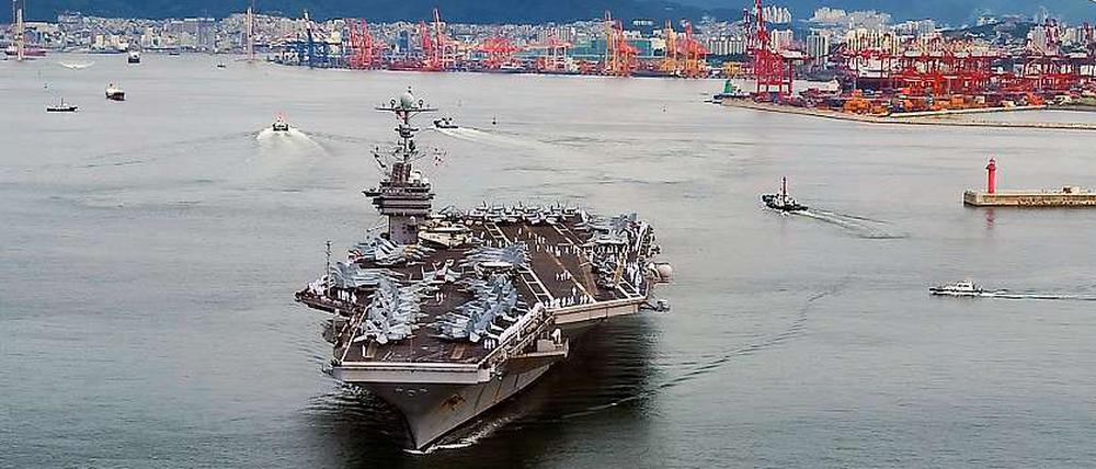 Die USS George Washington verlässt den Hafen. Die USA und Südkorea starten ihr Manöver.