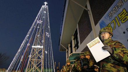Die Lichtinstallation, die an einen Weihnachtsbaum erinnert ist Nordkorea ein Dorn im Auge. 