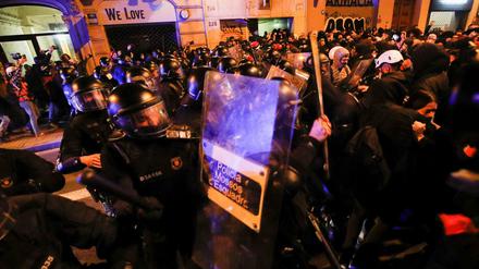 In Barcelona gab es Zusammenstöße von Demonstranten und der Polizei.