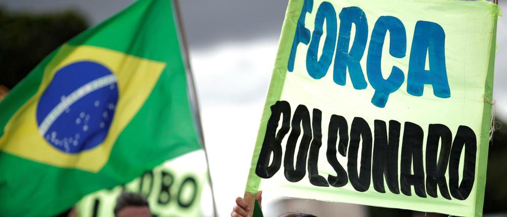 Anhänger von Brasiliens Präsidenten Jair Bolsonaro fordern die Aufhebung von Beschränkungen. 