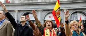 In Spanien erlaubt: Der Faschistengruß findet bei Franco-Anhängern noch rege Anwendung.