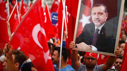 Anhänger des türkischen Präsidenten Erdogan in Köln 
