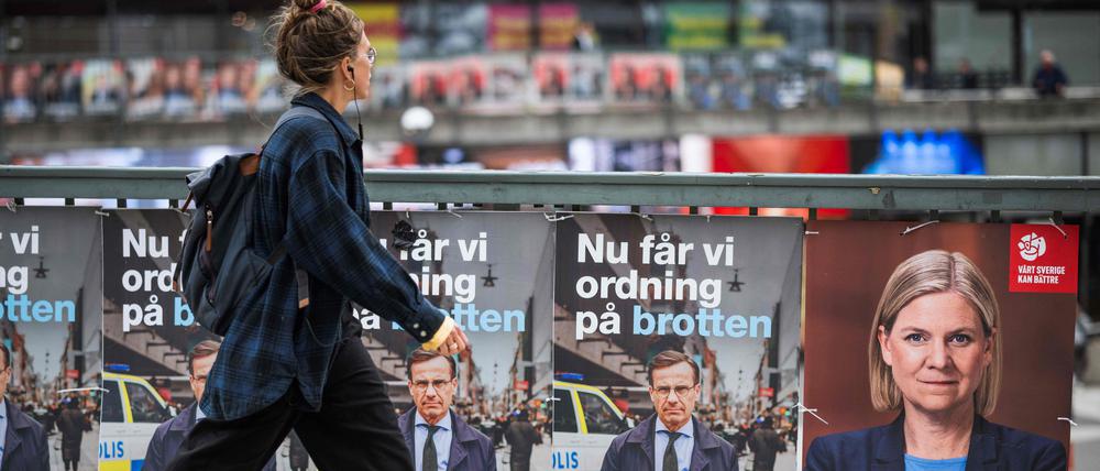 Wahlplakate mit dem Konterfei von Ulf Kristersson und Magdalena Andersson in Stockholm