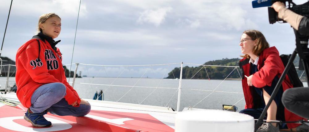 Greta Thunberg an Bord der Yacht Malizia II, die sie über den Atlantik bringen soll. 