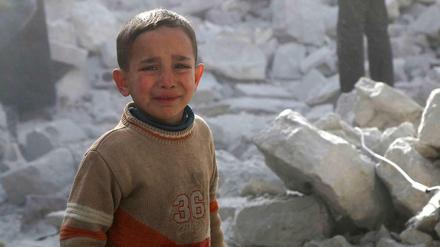 Tod, Zerstörung, Hoffnungslosigkeit: Was Kinder im syrischen Bürgerkrieg erleiden müssen, sprengt jede Vorstellung. Das Bild zeigt einen Jungen in Aleppo.