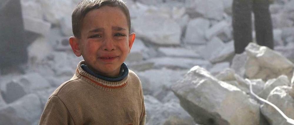 Tod, Zerstörung, Hoffnungslosigkeit: Was Kinder im syrischen Bürgerkrieg erleiden müssen, sprengt jede Vorstellung. Das Bild zeigt einen Jungen in Aleppo.