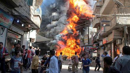 Der Alltag in Flammen: Eine Gasexplosion ereignete sich am Montag in Aleppo. Die Opposition spricht von einer Attacke syrischer Soldaten.