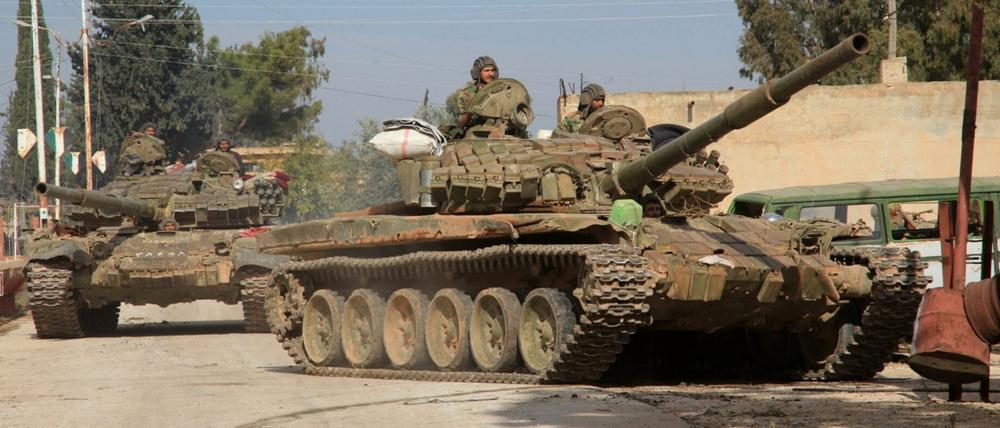 Panzer der syrischen Armee im Osten des Landes. 
