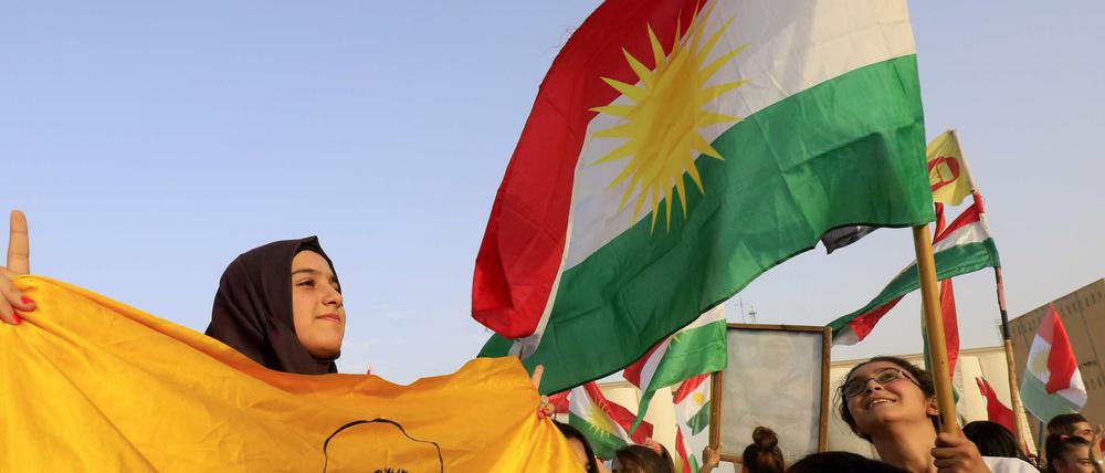 Auch syrische Kurden feiern das erfolgreiche Referendum im Nachbarland Irak.