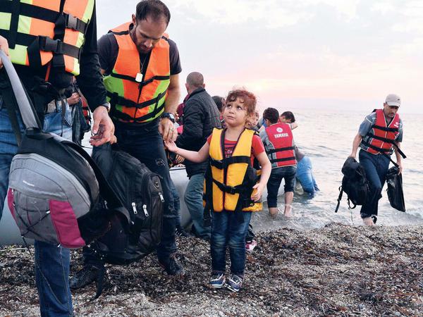 Geflüchtete aus Syrien landen auf der griechischen Insel Lesbos - wie Hassans Geschwister.