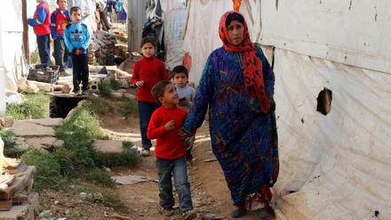 Syrische Flüchtlinge in einer inoffiziellen Zeltstadt in der Bekaa-Ebene im Libanon.