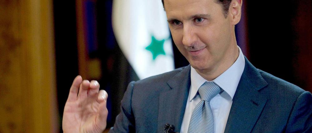 Diktator Assad erzählt seine Version der Geschichte bei der BBC.