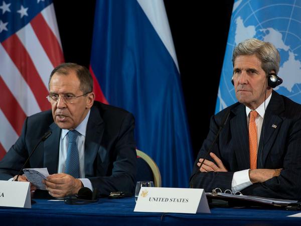 Der Außenminister von Russland, Sergej Lawrow (links) und der Außenminister der USA, John Kerry in München.