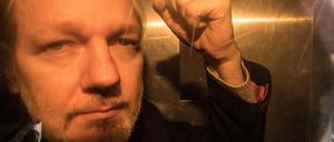 Julian Assange bei der Ankunft am Londoner Gericht 