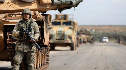 Machtdemonstration. Der türkische Präsident hat seit Anfang Februar 5000 Soldaten nach Syrien geschickt.