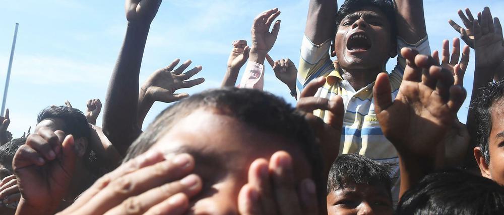 „Wir gehen nicht“, riefen die Flüchtlinge bei Protesten gegen ihre Rückführung nach Myanmar. 