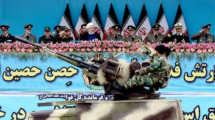 Die Führung in Teheran muss entscheiden, ob sie Vergeltung für das Attentat übt. Über die militärischen Mittel verfügt der Iran.