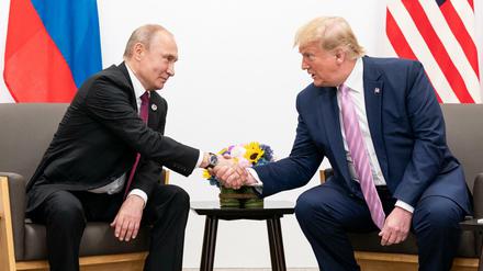 Verdächtige Freundschaft: US-Präsident Donald Trump wird immer wieder vorgeworfen, zu nachsichtig mit Kremlchef Wladimir Putin zu sein.