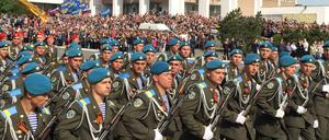 Truppen in Transnistrien bei der Siegesparade am 9. Mai 2014. Bis zu 2000 russische Soldaten sollen in der Region stationiert sein.