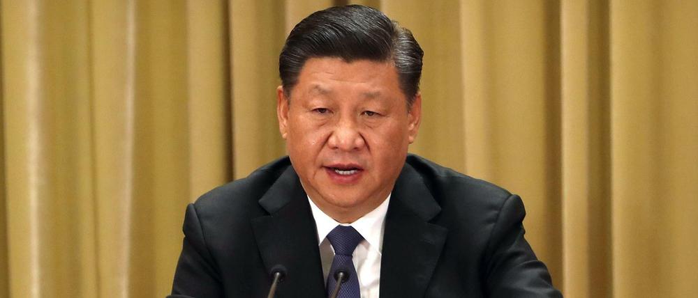 Der chinesische Präsident Xi Jinping spricht in der Großen Halle des Volkes. Xi Jinping will die «Wiedervereinigung» mit dem demokratischen Taiwan notfalls mit Gewalt erzwingen. 