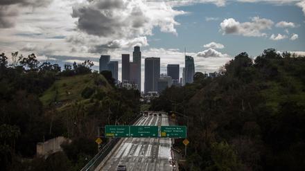 Wie hier in Los Angeles gilt ab sofort eine Ausgangssperre für ganz Kalifornien. 