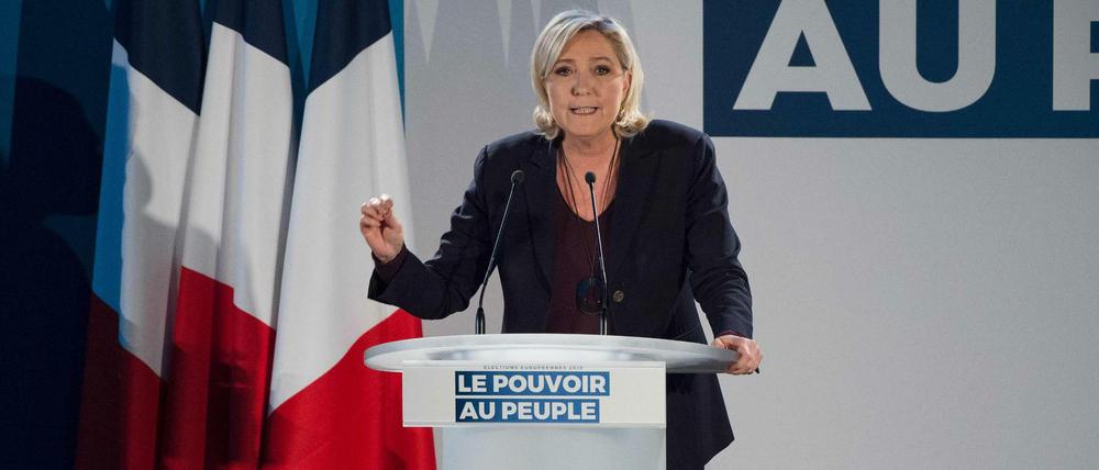 Marine Le Pen, hier bei einer Veranstaltung in Le Thor, schürte Angst vor dem Aachener Vertrag - das Elsass solle unter deutsche Kontrolle gestellt werden.