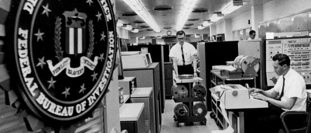 Alles im Blick. Vor allem in den 1950er und 60er Jahren wurden immer wieder Vorwürfe gegen das FBI laut.