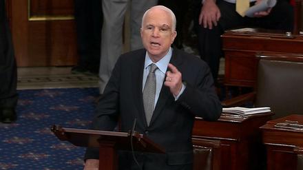 Großer Auftritt: John McCain bei seinem Appell für mehr Miteinander