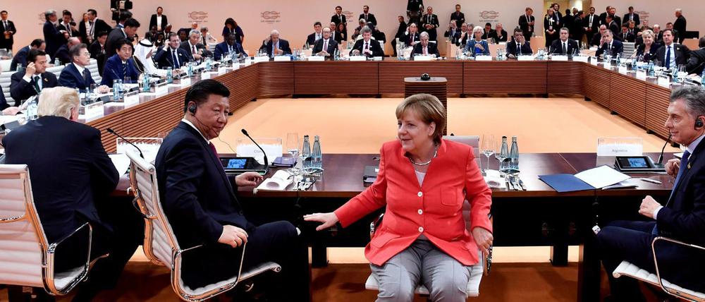 Mit Amtsbonus: Kanzlerin Merkel beim G-20-Gipfel mit Chinas Präsident Xi und US-Präsident Trump (links, von hinten). Im Hintergrund links Russlands Präsident Wladimir Putin und Japans Premier Shinz Abe.