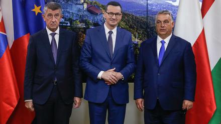 Die Regierungschefs der Visegrad-Staaten lehnen den EU-Vorschlag zur Asylreform ab: Tschechiens Andrej Babis (v.l.), Polens Mateusz Morawiecki and Ungarns Viktor Orban.